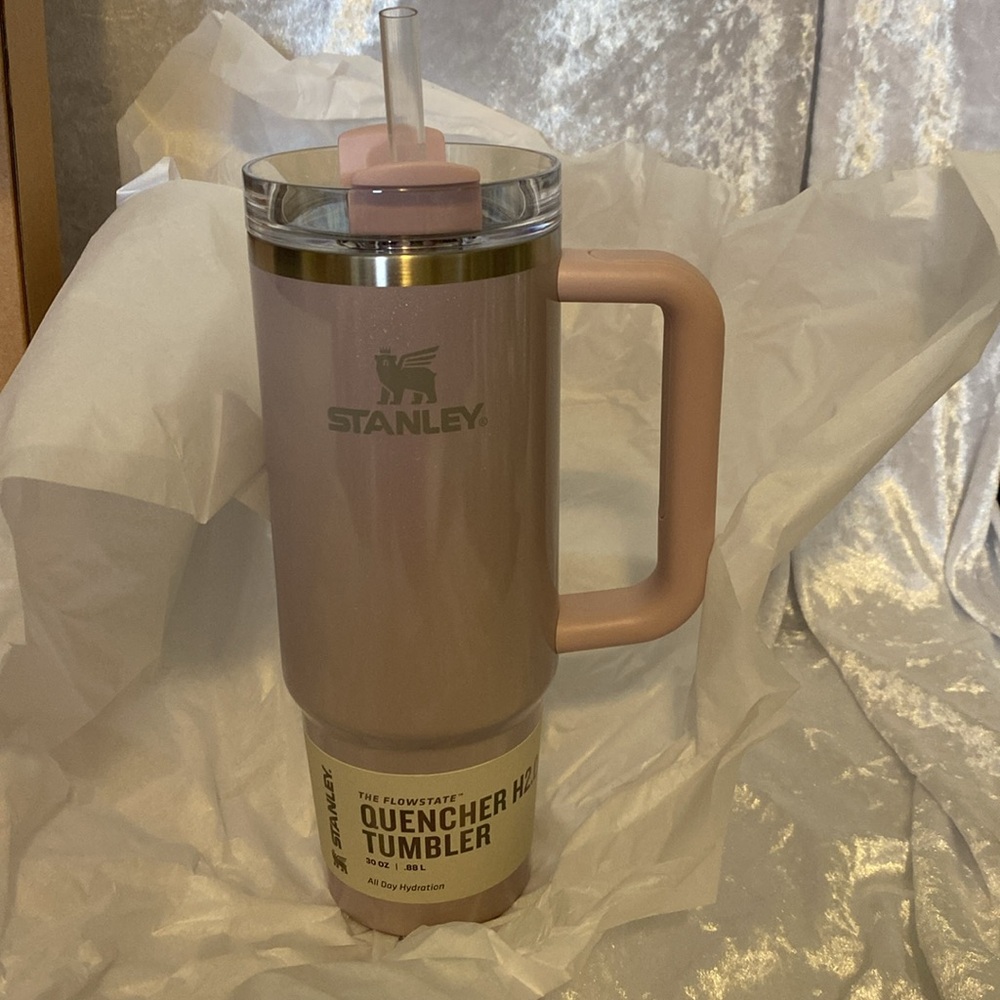 Stanley Blush Quencher Tumbler with Handle